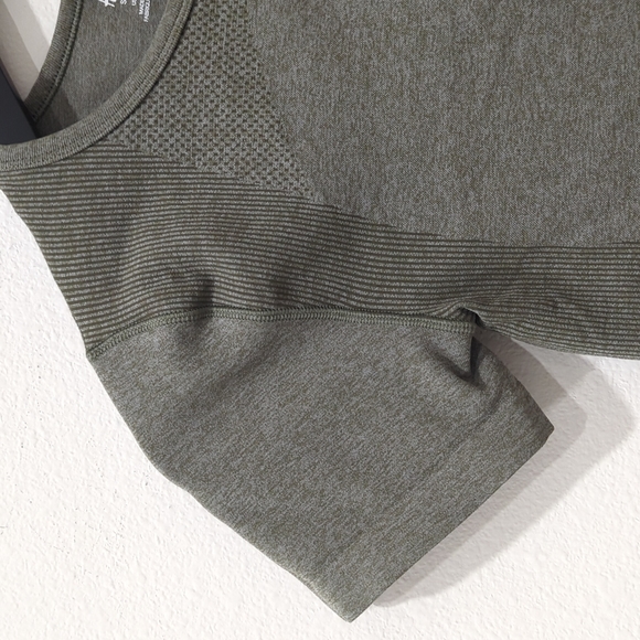 H&M workout top - Picture 4 of 8